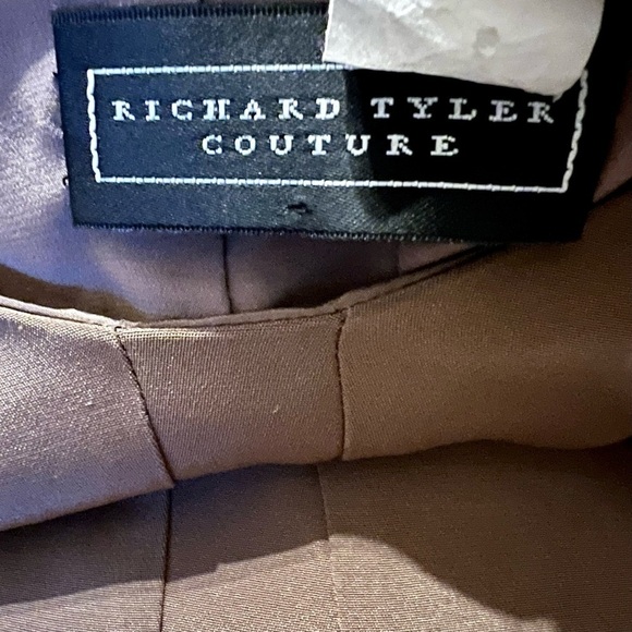 𝅺RICHARD TYLER COUTURE long sleeve dress with hip length side slit - Picture 9 of 16